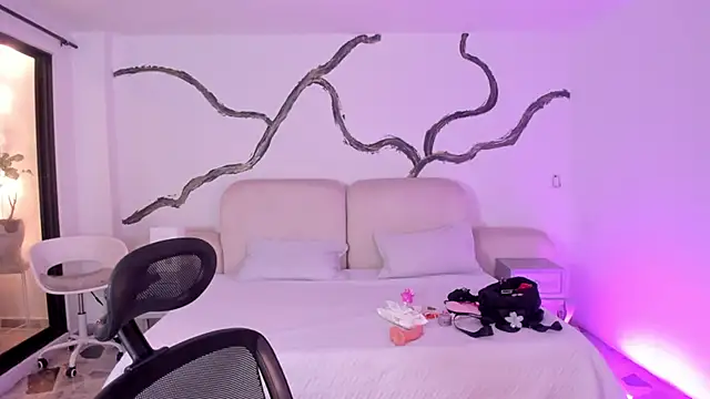 SarahCastro1  online show from September 9, 2025, 4:45 am