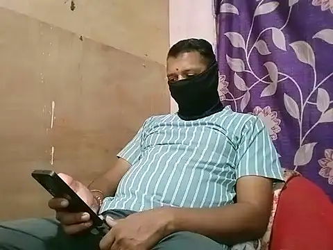 Snapshot of StreetLover_77 chatting on September 20, 2025, 5:52 am StreetLover 77 online show from September 20, 2025, 5:52 am