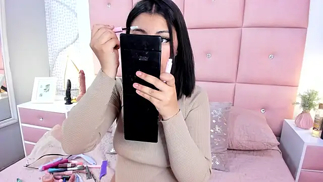 DaisySnugs1 online show from December 18, 2025, 12:22 pm