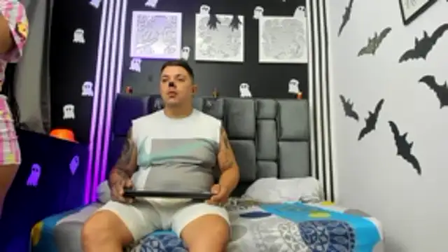 Snapshot of Hornycouple_Hot chatting on October 15, 2025, 12:38 pm Hornycouple Hot online show from October 15, 2025, 12:38 pm