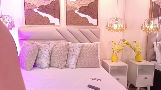 Snapshot of kendalFox_ chatting on November 12, 2025, 2:01 am kendalFox online show from November 12, 2025, 2:01 am