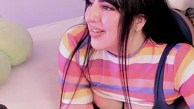 Camila Matinez  online show from November 3, 2025, 12:57 am