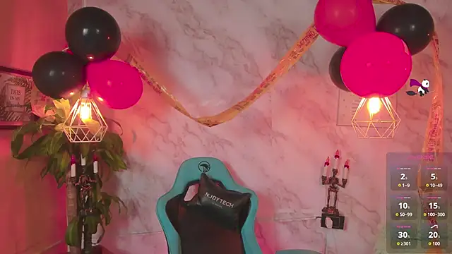 cristal herrera  online show from November 1, 2025, 4:36 am