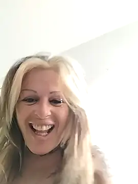 Snapshot of canariamorbosa chatting on November 5, 2025, 8:36 am canariamorbosa online show from November 5, 2025, 8:36 am