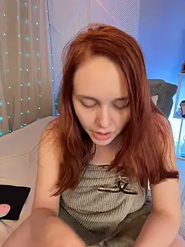 Snapshot of PollyVinice chatting on November 16, 2025, 11:49 am PollyVinice online show from November 16, 2025, 11:49 am