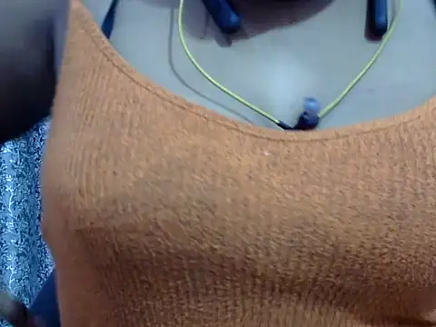 Snapshot of Rooshami_hot01 chatting on September 21, 2025, 11:39 pm Rooshami hot01 online show from September 21, 2025, 11:39 pm