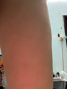 Snapshot of simsim-00 chatting on September 24, 2025, 8:34 pm simsim-00 online show from September 24, 2025, 8:34 pm