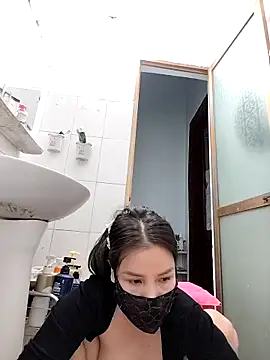 Snapshot of simsim-00 chatting on November 1, 2025, 8:00 pm simsim-00 online show from November 1, 2025, 8:00 pm