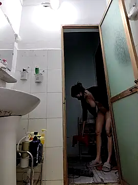 Snapshot of simsim-00 chatting on November 25, 2025, 7:58 pm simsim-00 online show from November 25, 2025, 7:58 pm