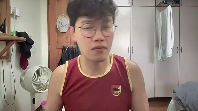 Passionatetwink2 online show from September 22, 2025, 9:11 am