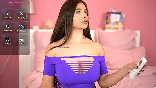 Snapshot of DeborahLowe chatting on November 17, 2025, 9:48 am DeborahLowe online show from November 17, 2025, 9:48 am