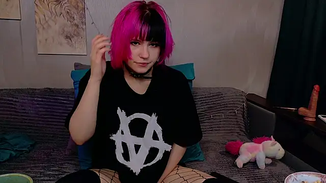 Snapshot of KikiMoor chatting on September 22, 2025, 5:20 am KikiMoor online show from September 22, 2025, 5:20 am