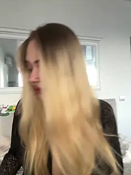 LunaMillie online show from September 27, 2025, 12:21 pm