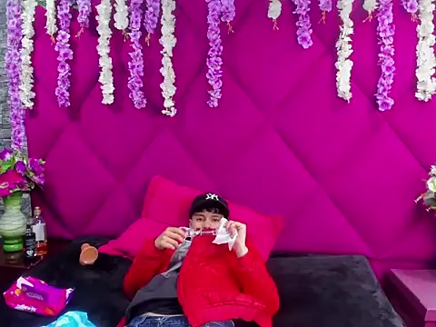 Snapshot of Bruno_Cruzz chatting on September 25, 2025, 2:37 am Bruno Cruzz online show from September 25, 2025, 2:37 am