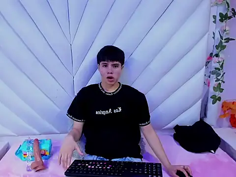 Snapshot of Bruno_Cruzz chatting on October 21, 2025, 2:34 am Bruno Cruzz online show from October 21, 2025, 2:34 am