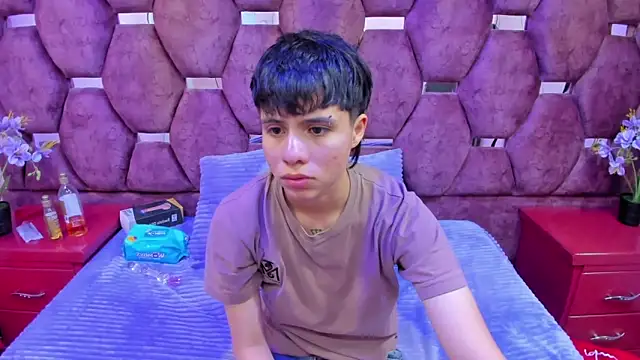 Snapshot of Bruno_Cruzz chatting on October 22, 2025, 2:12 am Bruno Cruzz online show from October 22, 2025, 2:12 am