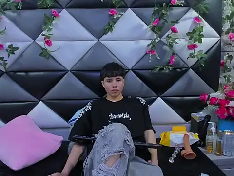 Snapshot of Bruno_Cruzz chatting on November 9, 2025, 2:43 am Bruno Cruzz online show from November 9, 2025, 2:43 am