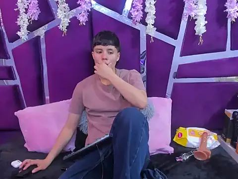 Snapshot of Bruno_Cruzz chatting on November 15, 2025, 2:31 am Bruno Cruzz online show from November 15, 2025, 2:31 am