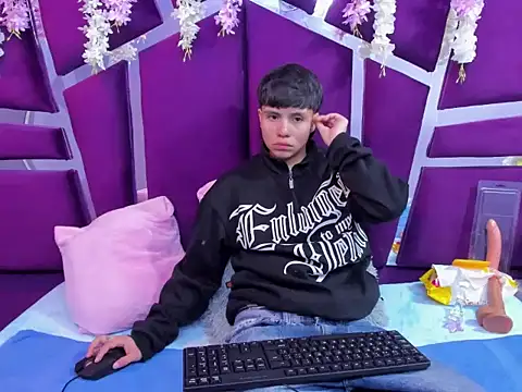 Snapshot of Bruno_Cruzz chatting on November 23, 2025, 2:22 am Bruno Cruzz online show from November 23, 2025, 2:22 am