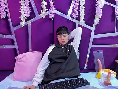 Snapshot of Bruno_Cruzz chatting on November 26, 2025, 1:39 am Bruno Cruzz online show from November 26, 2025, 1:39 am