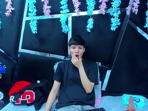 Snapshot of Bruno_Cruzz chatting on December 14, 2025, 2:28 am Bruno Cruzz online show from December 14, 2025, 2:28 am