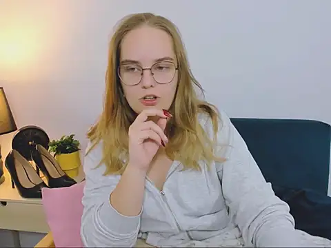 AliceCrazy69 online show from November 28, 2025, 1:03 pm