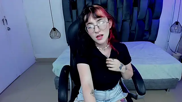 AfroditaLeclair online show from November 6, 2025, 8:10 pm