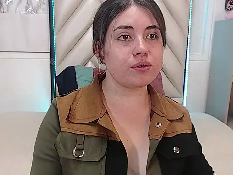 Vicluxxx online show from October 27, 2025, 12:42 pm