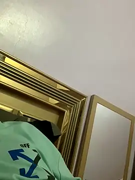 FlungBergenia online show from October 21, 2025, 1:34 pm