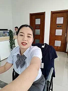 Snapshot of bingxin- chatting on December 3, 2025, 6:43 am bingxin- online show from December 3, 2025, 6:43 am