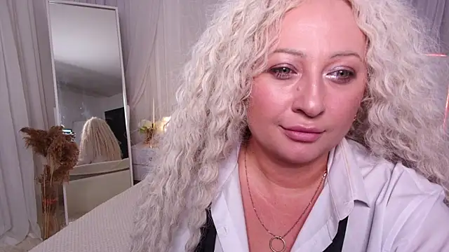 Lilit 1Love online show from September 27, 2025, 4:45 pm