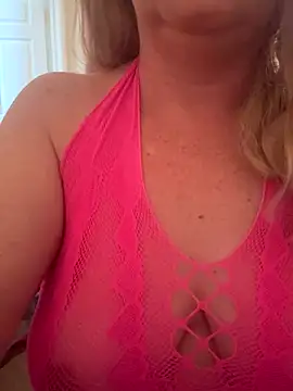 Zoe-101 online show from October 30, 2025, 1:56 pm