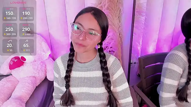 Snapshot of Annie__2 chatting on November 1, 2025, 12:18 pm Annie 2 online show from November 1, 2025, 12:18 pm