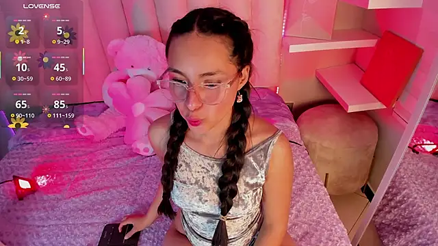 Snapshot of Annie__2 chatting on December 4, 2025, 3:05 am Annie 2 online show from December 4, 2025, 3:05 am