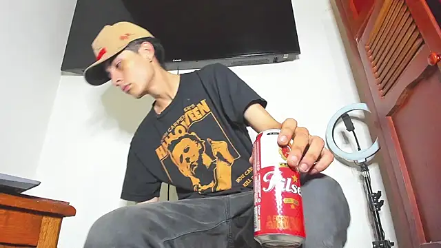 Snapshot of Master_liam00 chatting on November 25, 2025, 2:33 am Master liam00 online show from November 25, 2025, 2:33 am