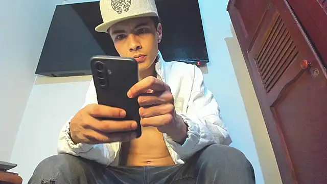 Snapshot of Master_liam00 chatting on November 26, 2025, 6:42 pm Master liam00 online show from November 26, 2025, 6:42 pm