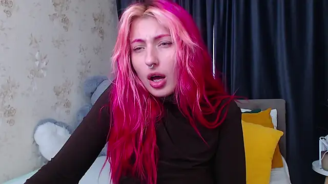 Snapshot of Nina_Blum_ chatting on November 14, 2025, 6:34 am Nina Blum online show from November 14, 2025, 6:34 am