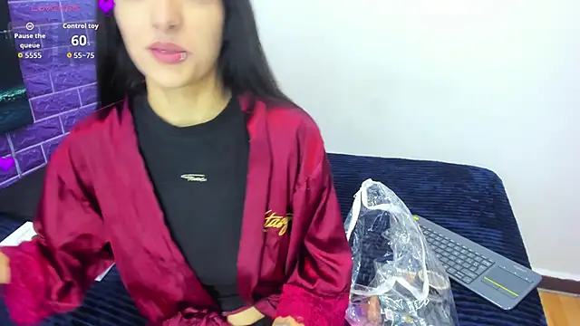 Snapshot of Cora_222 chatting on October 3, 2025, 10:56 am Cora 222 online show from October 3, 2025, 10:56 am