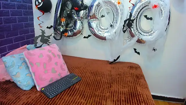 Snapshot of Cora_222 chatting on November 1, 2025, 7:27 pm Cora 222 online show from November 1, 2025, 7:27 pm