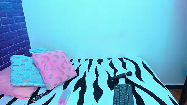 Snapshot of Cora_222 chatting on November 26, 2025, 10:27 am Cora 222 online show from November 26, 2025, 10:27 am