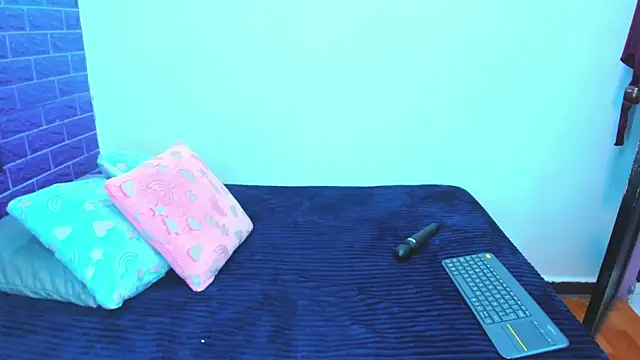 Snapshot of Cora_222 chatting on December 14, 2025, 12:10 pm Cora 222 online show from December 14, 2025, 12:10 pm