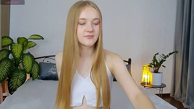 KumiKruz online show from September 12, 2025, 1:22 pm