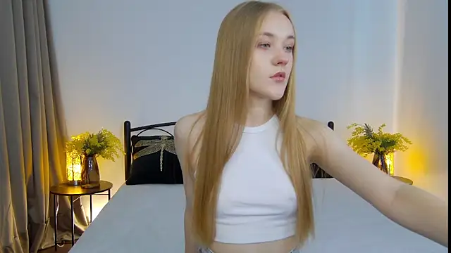 KumiKruz online show from September 13, 2025, 1:00 pm