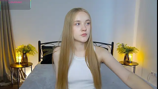 KumiKruz online show from September 15, 2025, 1:22 pm