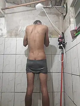 Snapshot of Dedede32 chatting on October 19, 2025, 10:43 pm Dedede32 online show from October 19, 2025, 10:43 pm