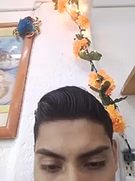 aispuro8505 online show from October 15, 2025, 11:05 pm