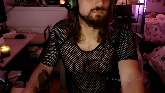 Snapshot of naughty_theo chatting on October 17, 2025, 10:56 pm naughty theo online show from October 17, 2025, 10:56 pm