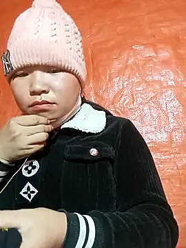 may-squirl online show from October 25, 2025, 6:21 am