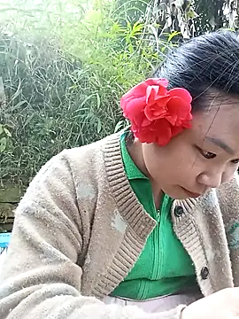 may-squirl online show from October 31, 2025, 7:09 am