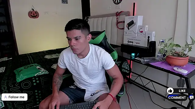 Snapshot of Jack_castell chatting on October 2, 2025, 12:34 pm Jack castell online show from October 2, 2025, 12:34 pm